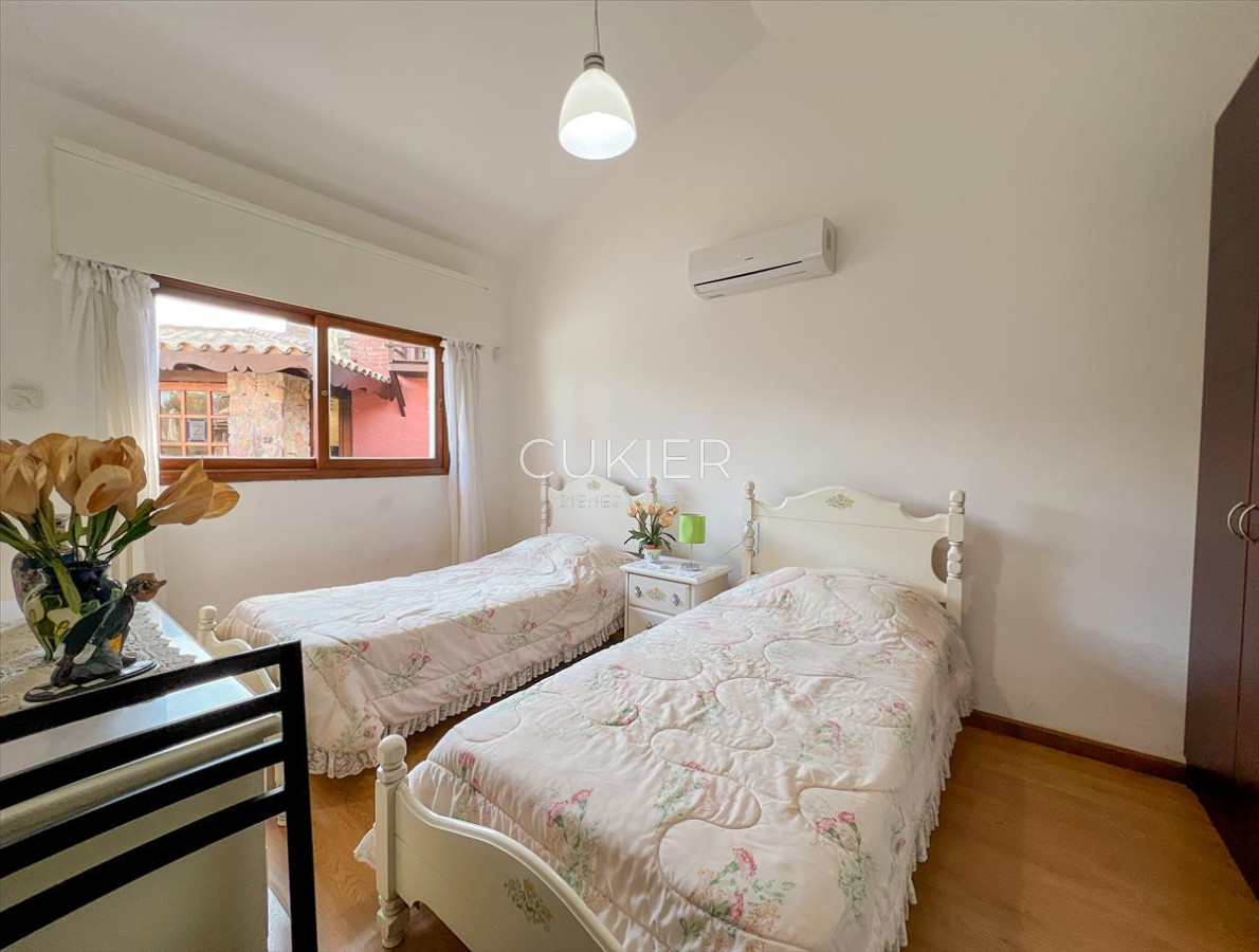 Casa ID.2460 - VENDO CASA 6 DORMITORIOS SOLANAS PUNTA DEL ESTE PISCINA