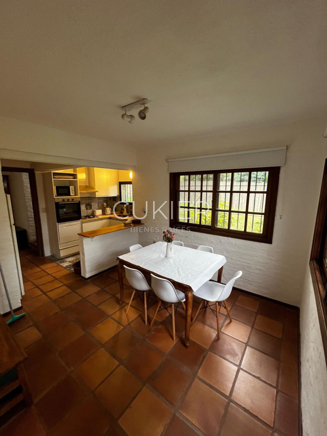 Casa ID.2180 - Casa en alquiler anual, 3 dormitorios, 2 baños en San Rafael.