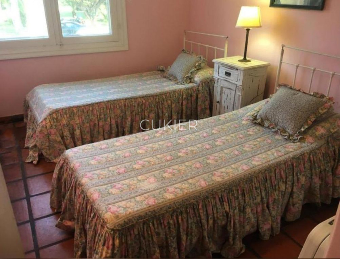Casa ID.2697 - Alquiler anual y temporada de casa 4 dormitorios en San Rafael con piscina a 200 m de playa brava
