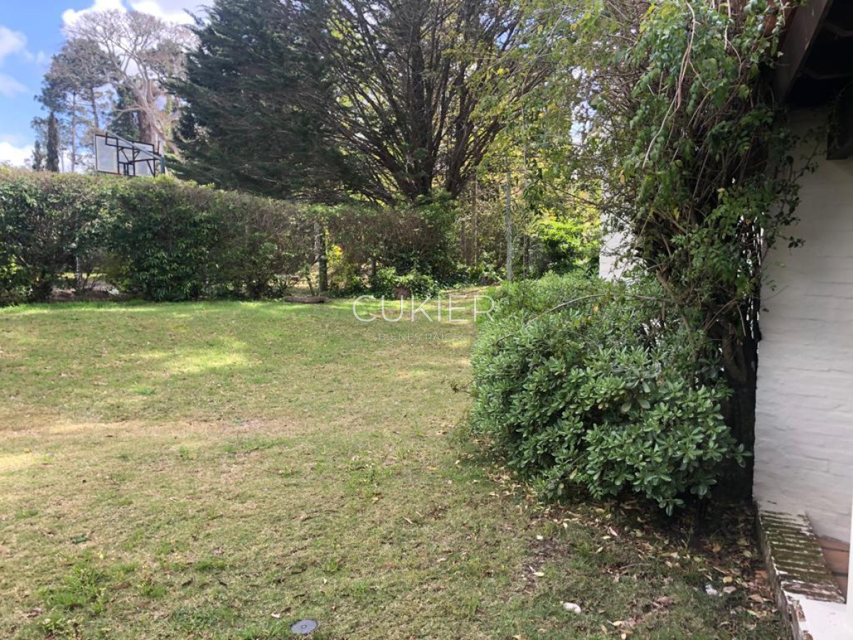 Casa ID.2180 - Casa en alquiler anual, 3 dormitorios, 2 baños en San Rafael.