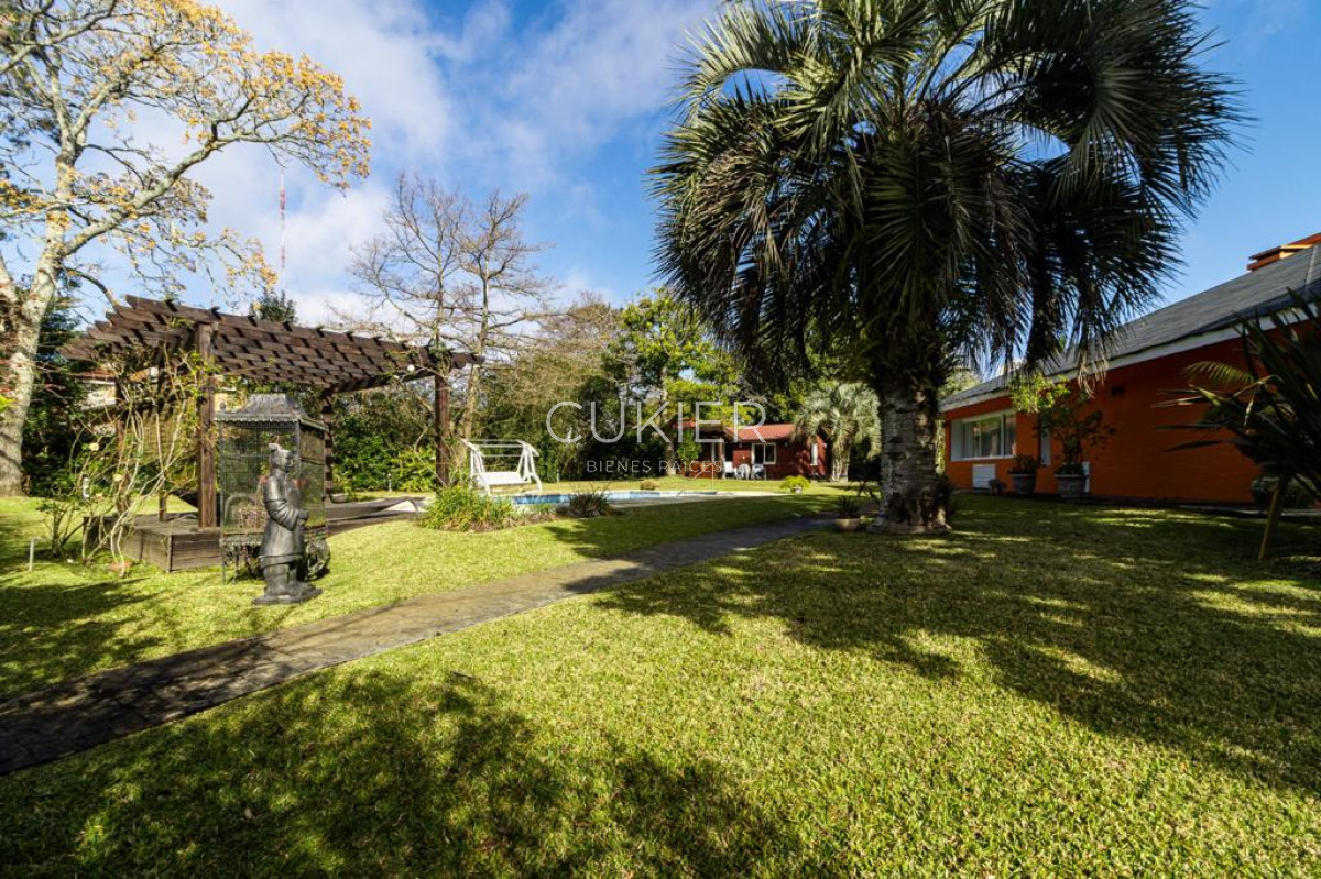 Casa ID.1778 - Alquiler anual y venta de espectacular casa de 5 dormitorios y piscina en cantegril Punta del Este