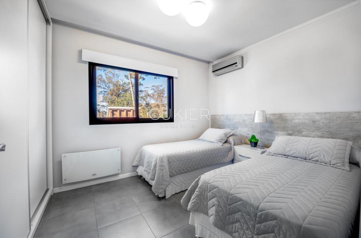 Casa ID.3856 - Alquiler anual de hermosa casa 3 dormitorios en barrio privado con servicios 