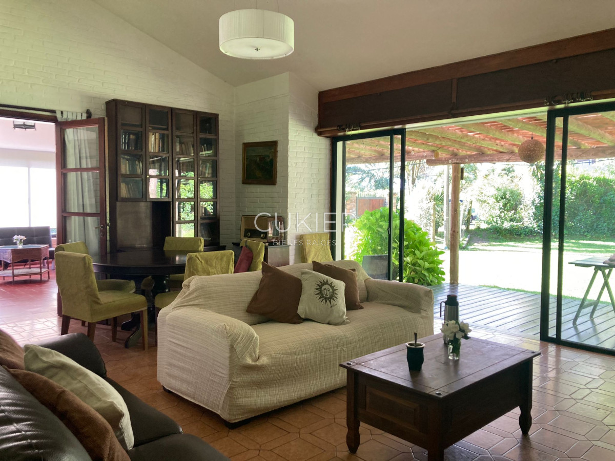 Casa ID.2822 - Alquiler anual de casa 3 dormitorios en Cantegril 