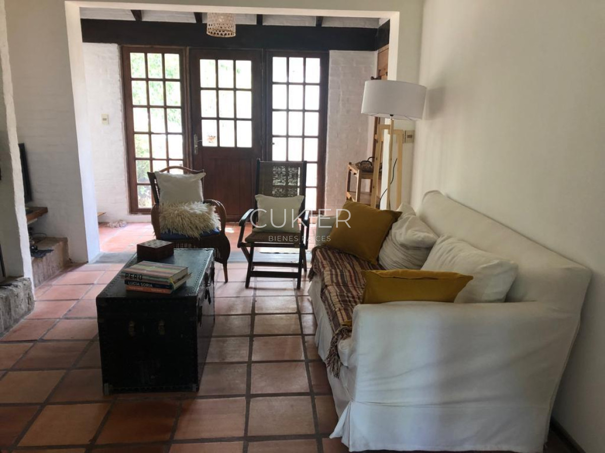 Casa ID.2180 - Casa en alquiler anual, 3 dormitorios, 2 baños en San Rafael.