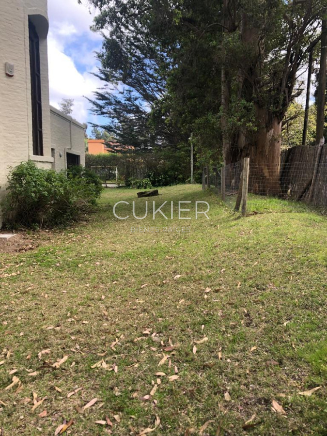 Casa ID.2180 - Casa en alquiler anual, 3 dormitorios, 2 baños en San Rafael.