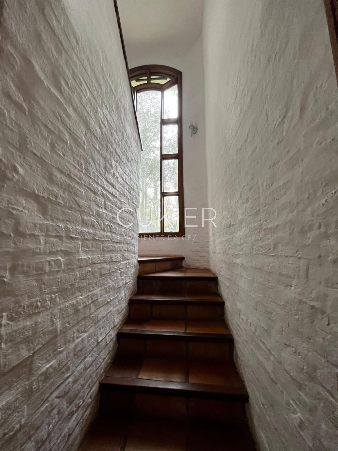 Casa ID.2180 - Casa en alquiler anual, 3 dormitorios, 2 baños en San Rafael.