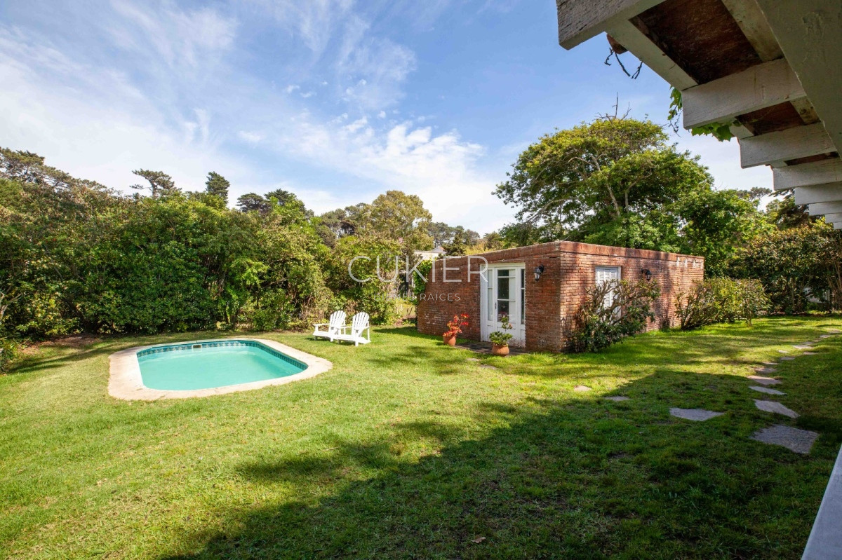 Casa ID.2697 - Alquiler anual y temporada de casa 4 dormitorios en San Rafael con piscina a 200 m de playa brava