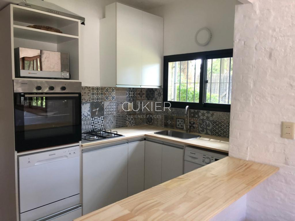 Casa ID.2180 - Casa en alquiler anual, 3 dormitorios, 2 baños en San Rafael.