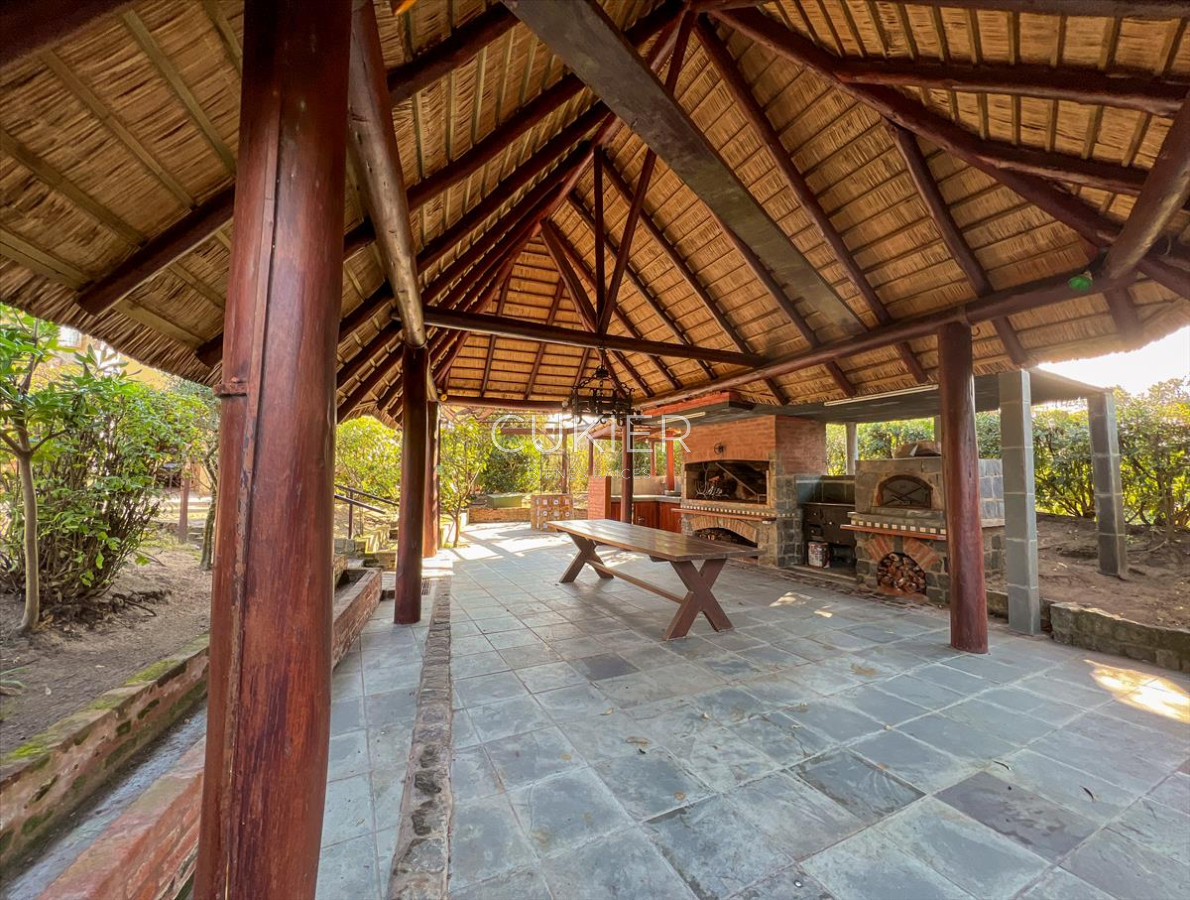 Casa ID.2460 - VENDO CASA 6 DORMITORIOS SOLANAS PUNTA DEL ESTE PISCINA