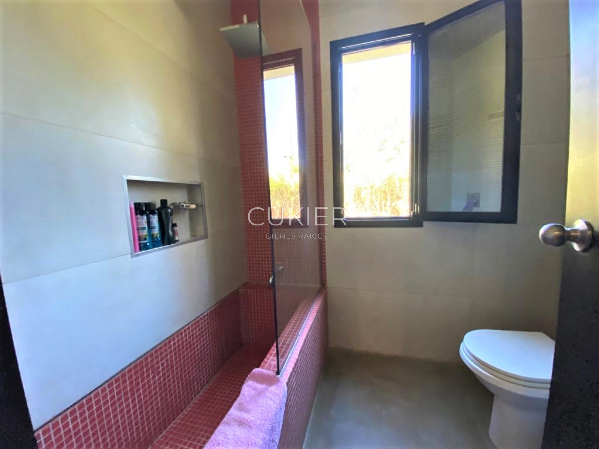 Casa ID.1368 - Alquiler anual de casa 4 dormitorios en barrio privado La Arbolada en Punta del Este