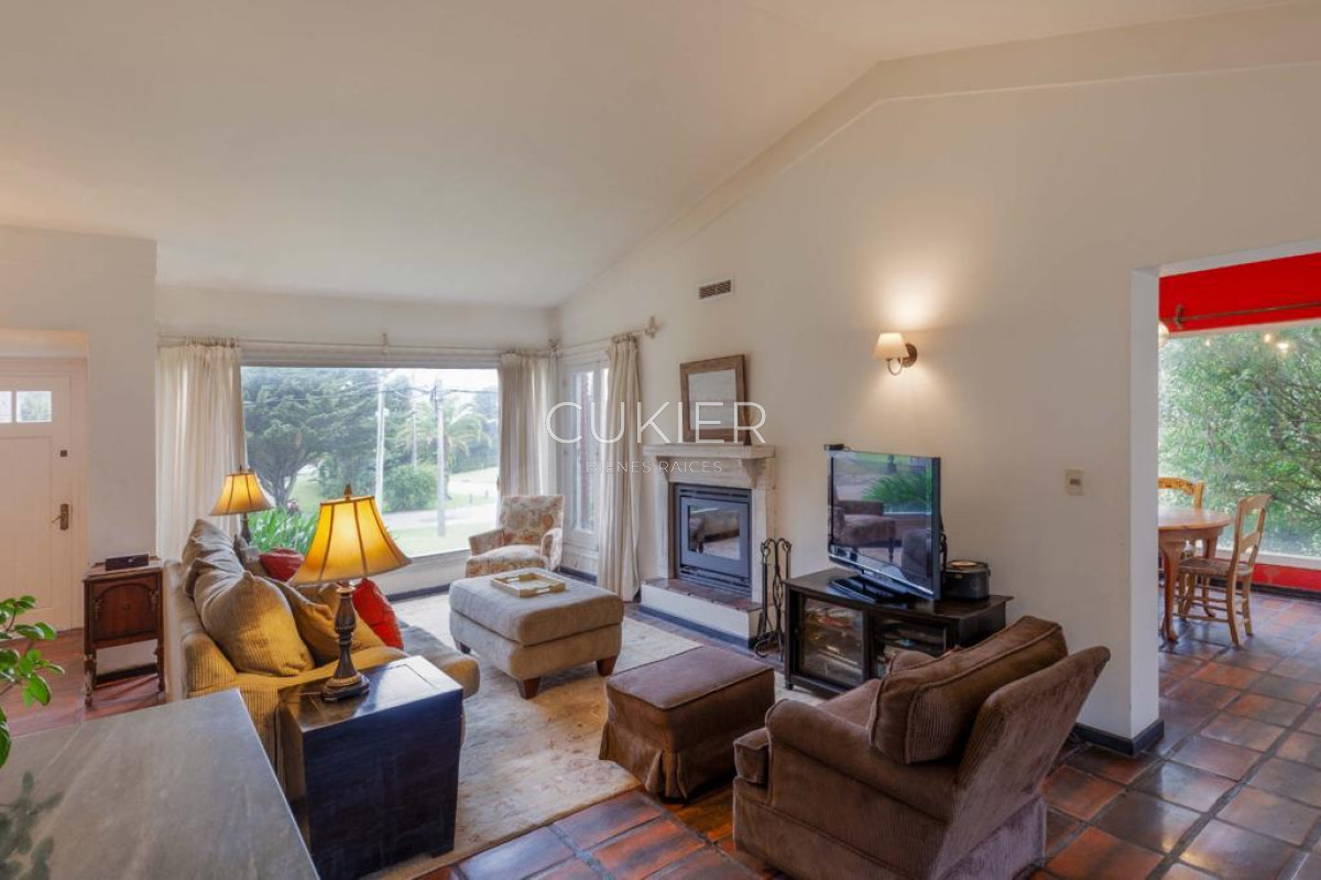Casa ID.2697 - Alquiler anual y temporada de casa 4 dormitorios en San Rafael con piscina a 200 m de playa brava