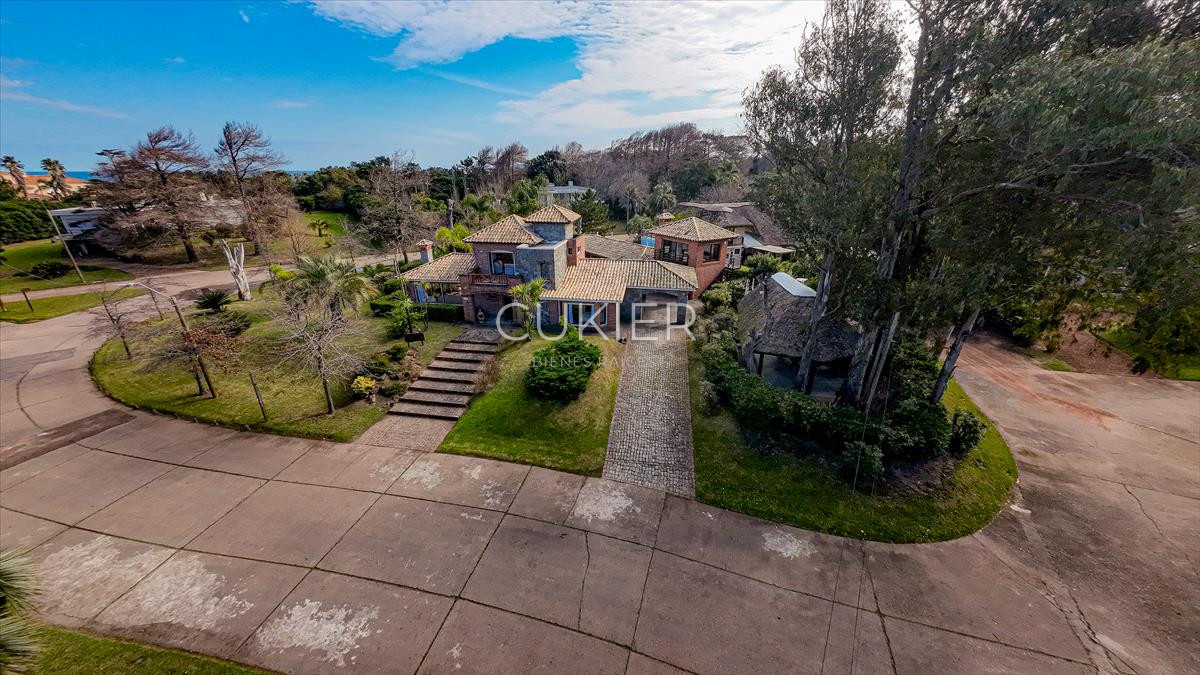 Casa ID.2460 - VENDO CASA 6 DORMITORIOS SOLANAS PUNTA DEL ESTE PISCINA