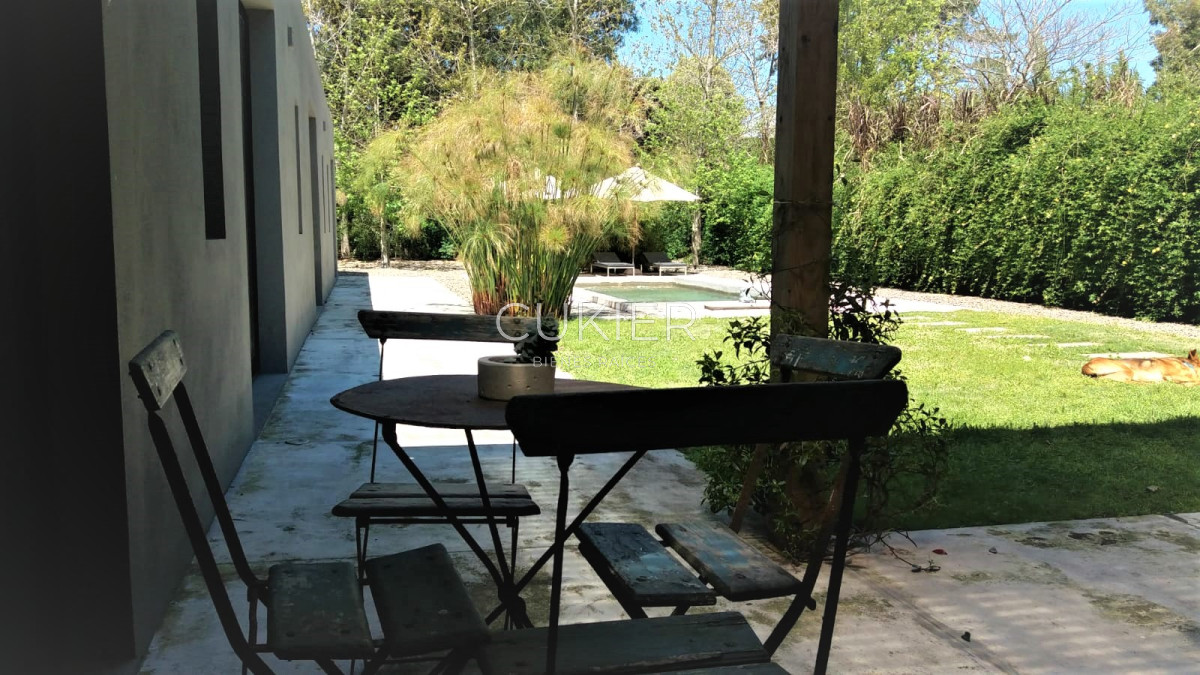 Casa ID.1368 - Alquiler anual de casa 4 dormitorios en barrio privado La Arbolada en Punta del Este