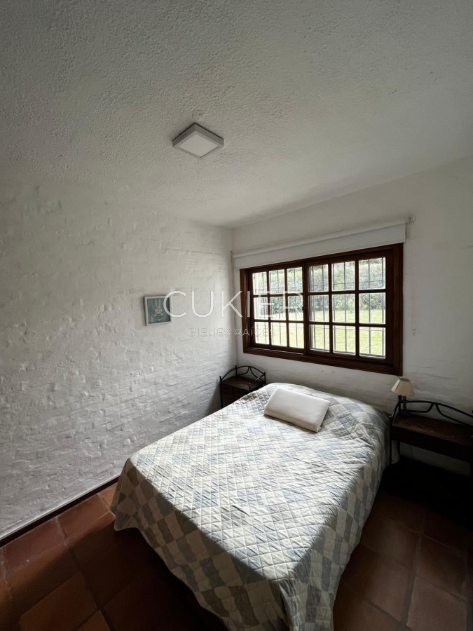 Casa ID.2180 - Casa en alquiler anual, 3 dormitorios, 2 baños en San Rafael.