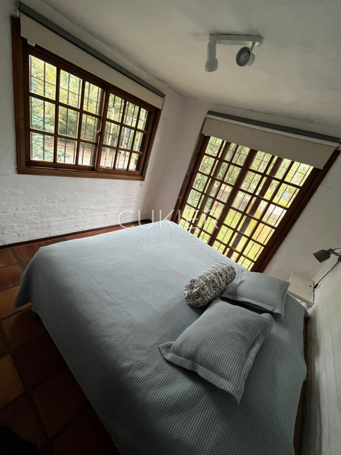 Casa ID.2180 - Casa en alquiler anual, 3 dormitorios, 2 baños en San Rafael.