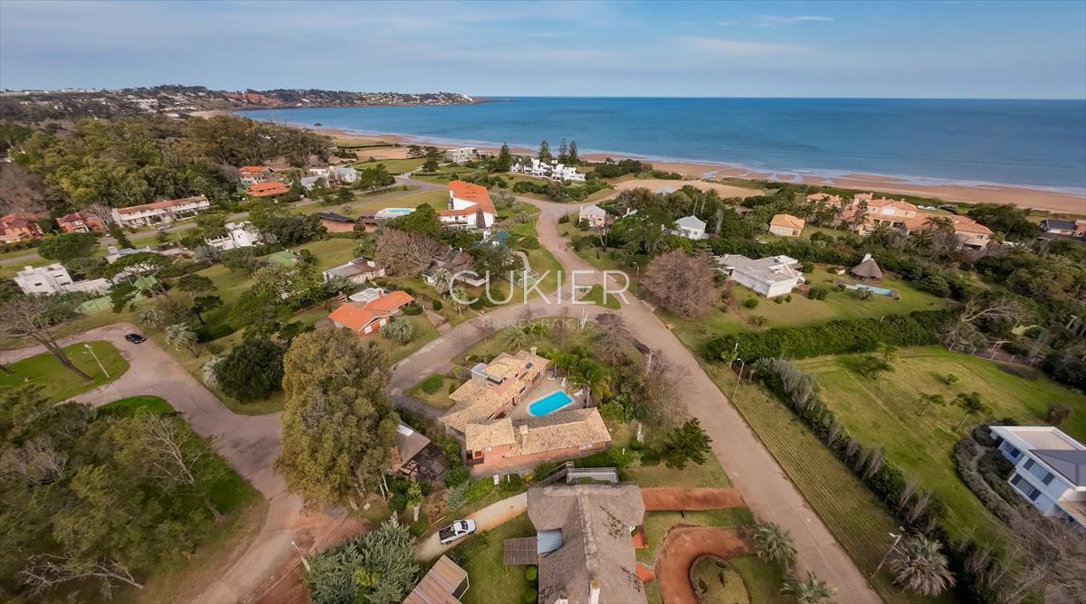 Casa ID.2460 - VENDO CASA 6 DORMITORIOS SOLANAS PUNTA DEL ESTE PISCINA