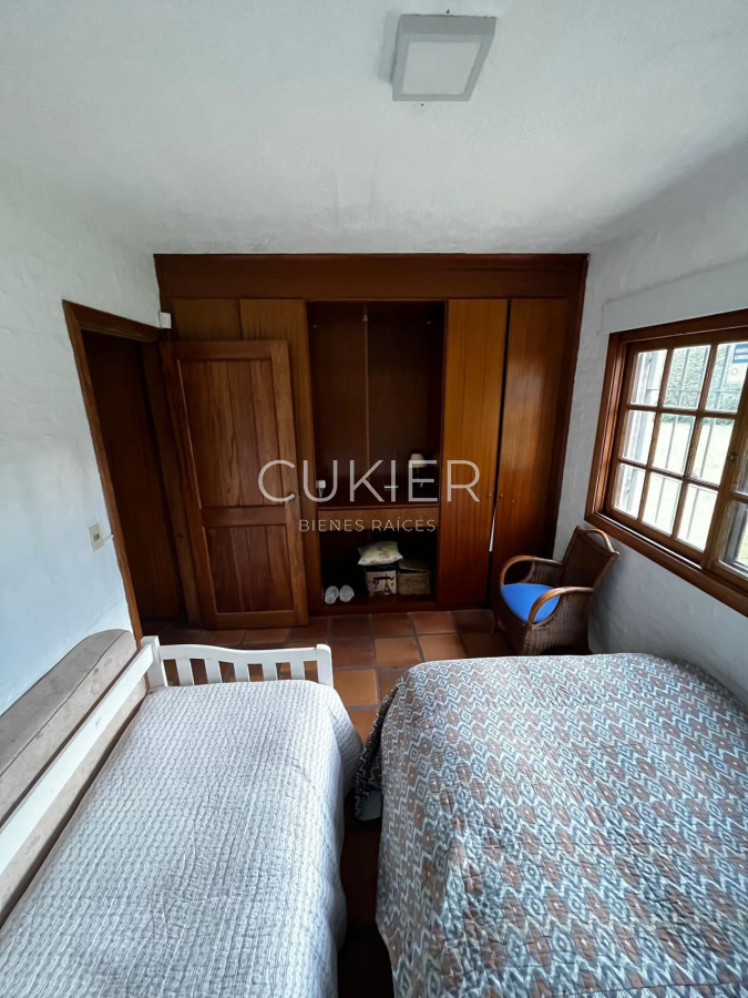 Casa ID.2180 - Casa en alquiler anual, 3 dormitorios, 2 baños en San Rafael.