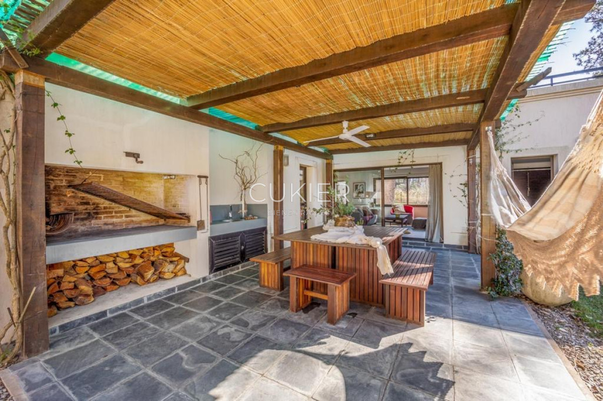 Casa ID.3856 - Alquiler anual de hermosa casa 3 dormitorios en barrio privado con servicios 