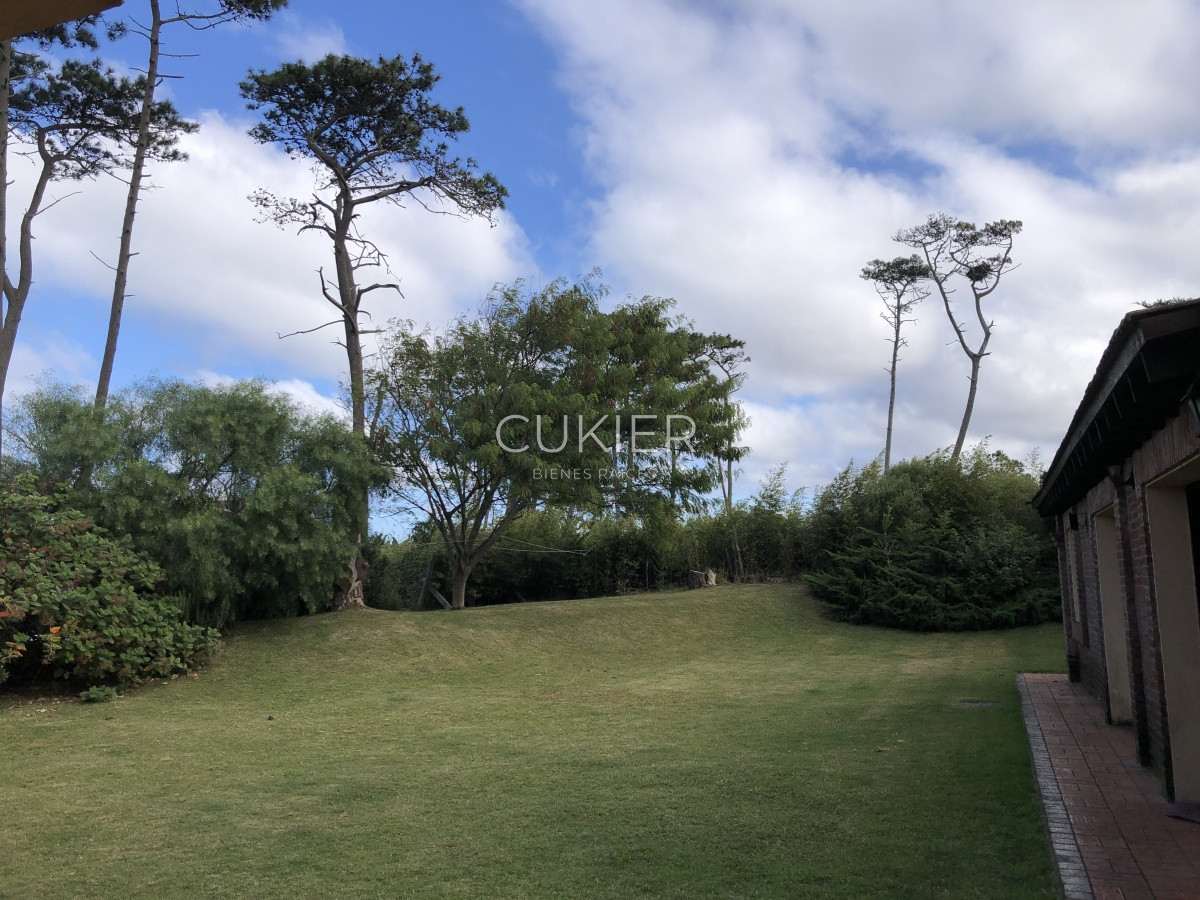 Casa ID.249 - Alquiler de temporada de espectacular casa de 4 dormitorios en Pinares Punta del Este 