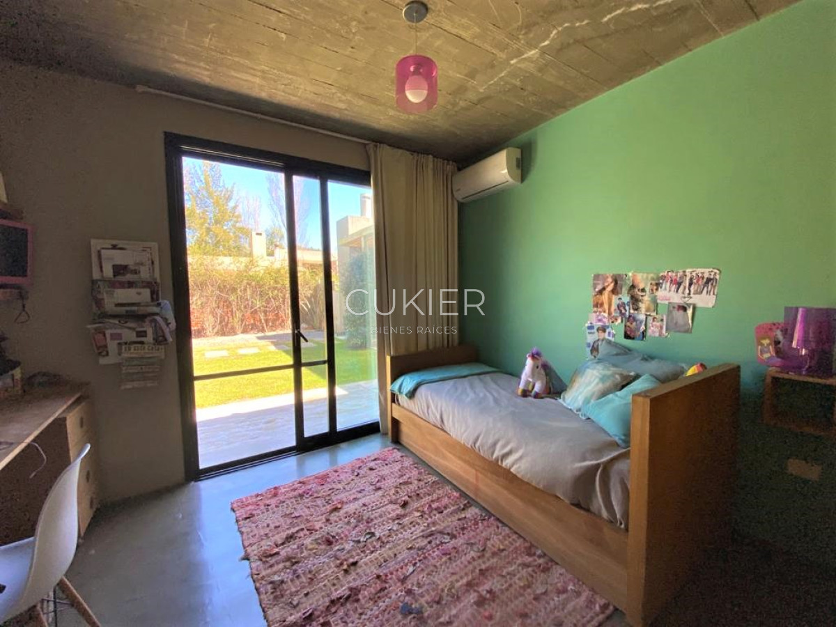 Casa ID.1368 - Alquiler anual de casa 4 dormitorios en barrio privado La Arbolada en Punta del Este