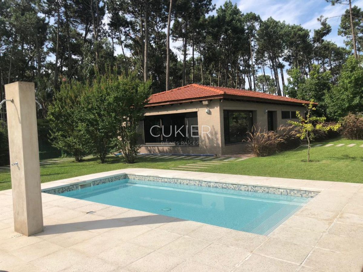 Casa ID.1717 - Alquiler temporada y anual de casa 2 dormitorios duplex en barrio privado punta del este