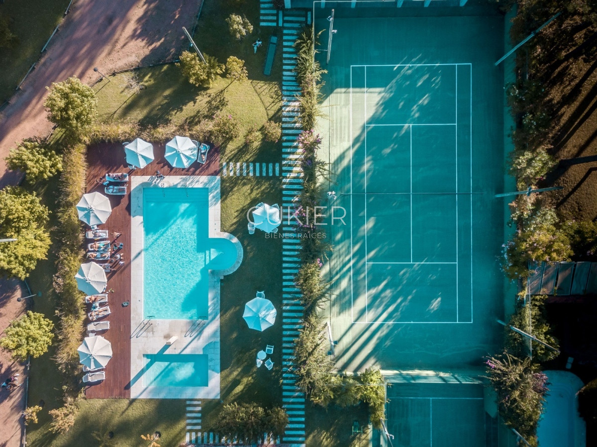 Casa ID.3856 - Alquiler anual de hermosa casa 3 dormitorios en barrio privado con servicios 