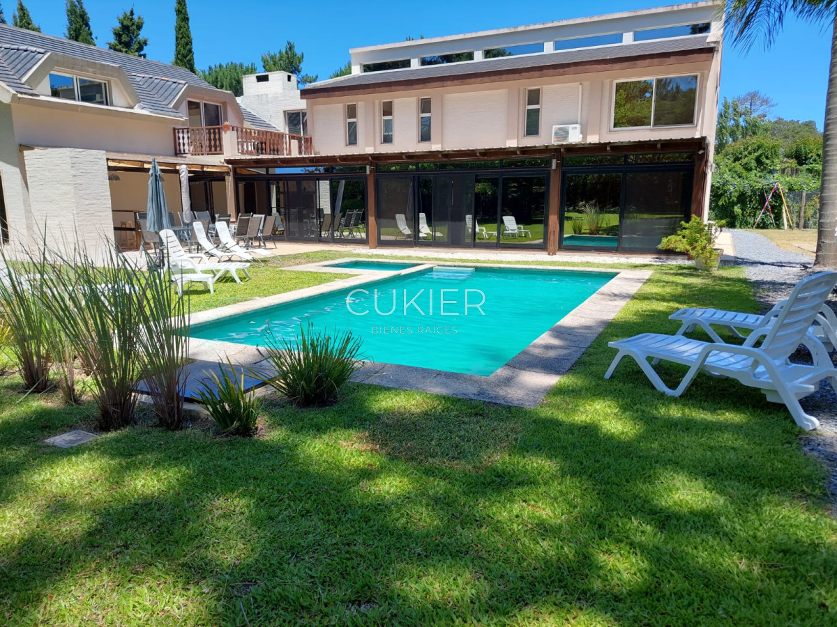 Casa ID.2545 - Alquiler Temporada Casa 7 Dormitorios + servicio Barrio Privado 