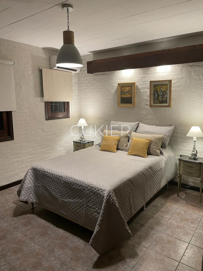 Casa ID.2422 - Alquiler anual y temporada de casa 4 dormitorios con piscina en Marly Punta del Este