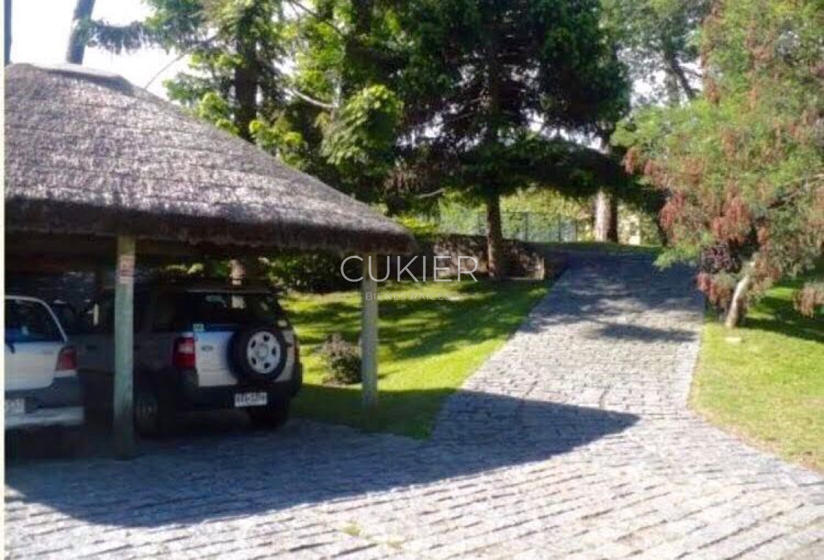 Casa ID.1535 - Alquiler anual de casa 3 dormitorios en Jardines de Cordoba Punta del Este