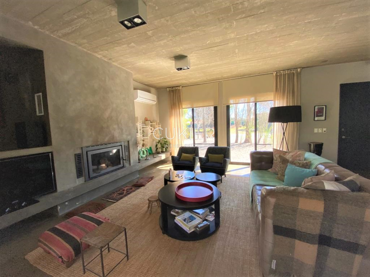 Casa ID.1368 - Alquiler anual de casa 4 dormitorios en barrio privado La Arbolada en Punta del Este