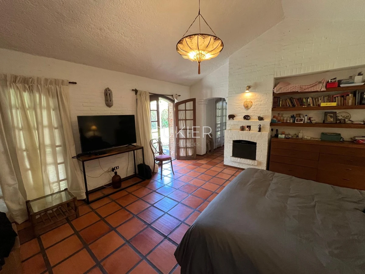 Casa ID.4183 - Alquiler de temporada casa 4 dormitorios y piscina climatizada en Pinares a tan solo 150 m de playa mansa 