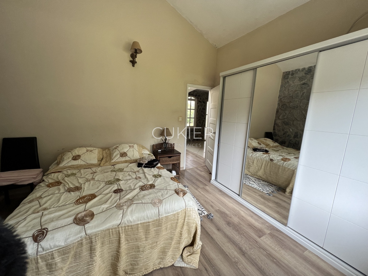 Casa ID.498 - Alquiler anual de casa 4 dormitorios con piscina en Pinares Punta del este 