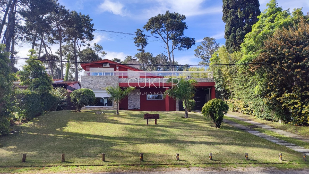 Casa ID.2472 - Alquiler Anual Chalet 4 dormitorios con piscina