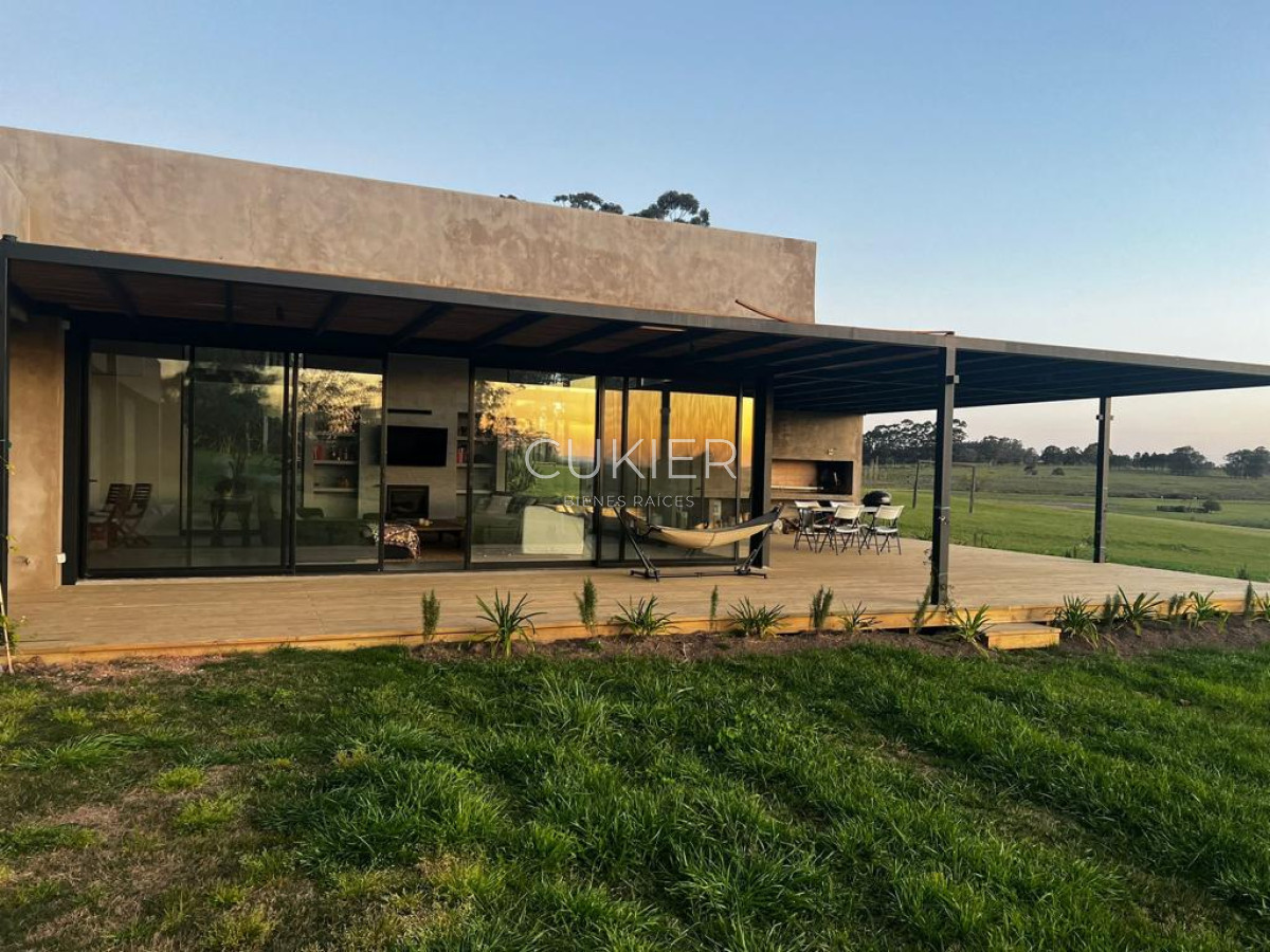 Casa ID.2543 - Venta y Alquiler anual hermosa casad de 4 dormitorios en barrio privado El Quijote