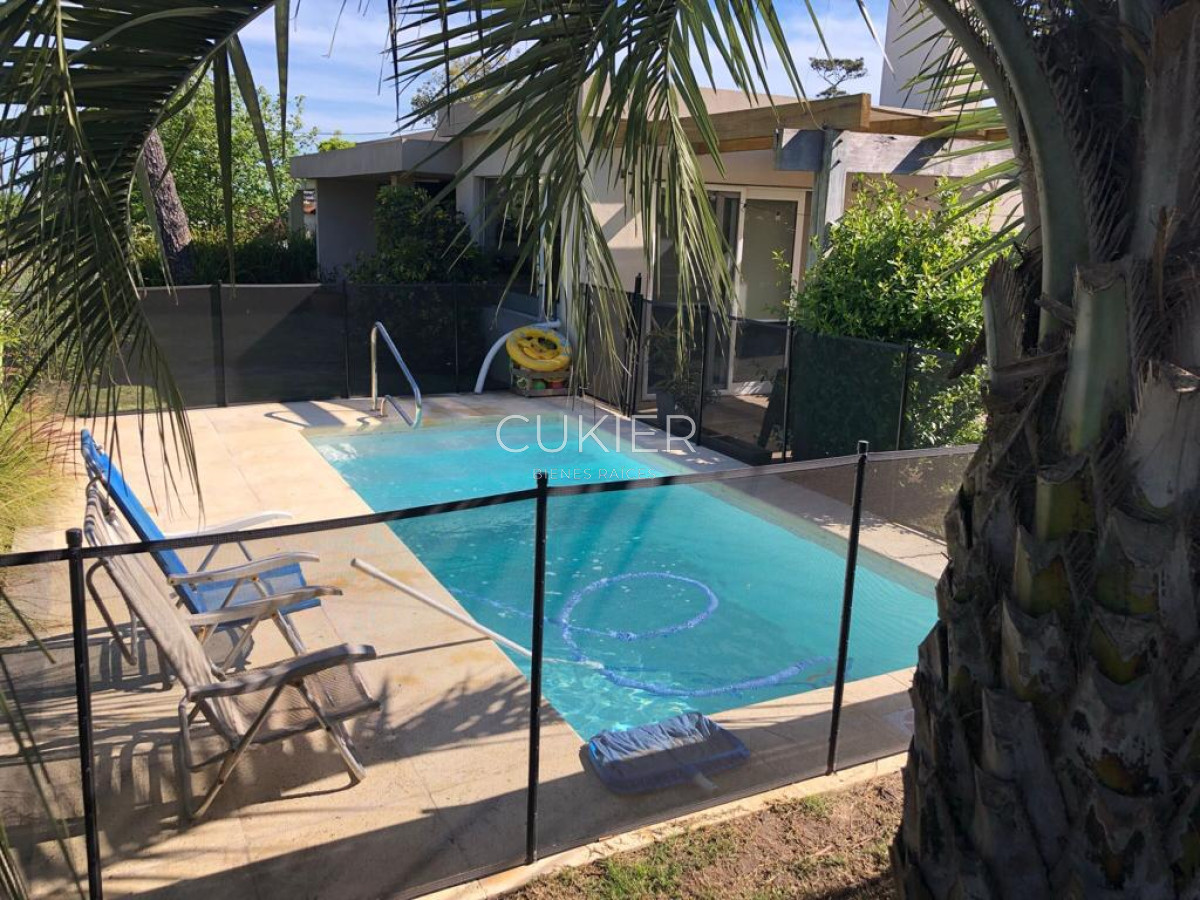 Casa ID.1414 - Alquiler invernal de casa 3 dormitorios y piscina en playa mansa Punta del Este