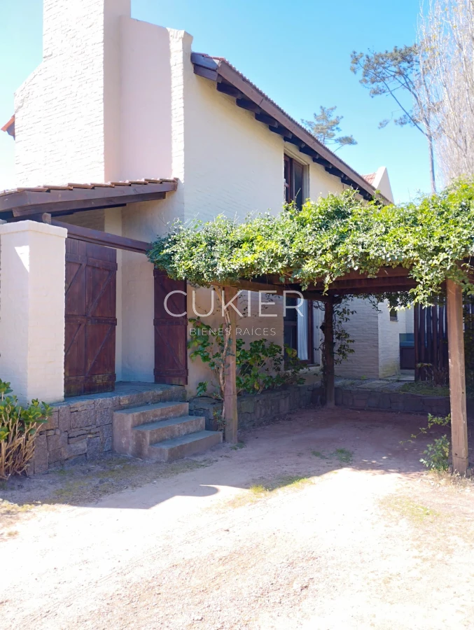 Casa ID.2615 - Alquiler anual de casa 2 dormitorios en barrio privado Pinares 
