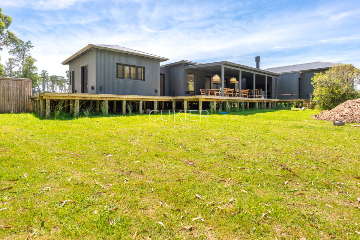 Casa ID.5206 - Venta y alquiler temporal de espectacular casa 4 dormitorios en barrio privado Puerto Quetzal en la barra Punte del este 