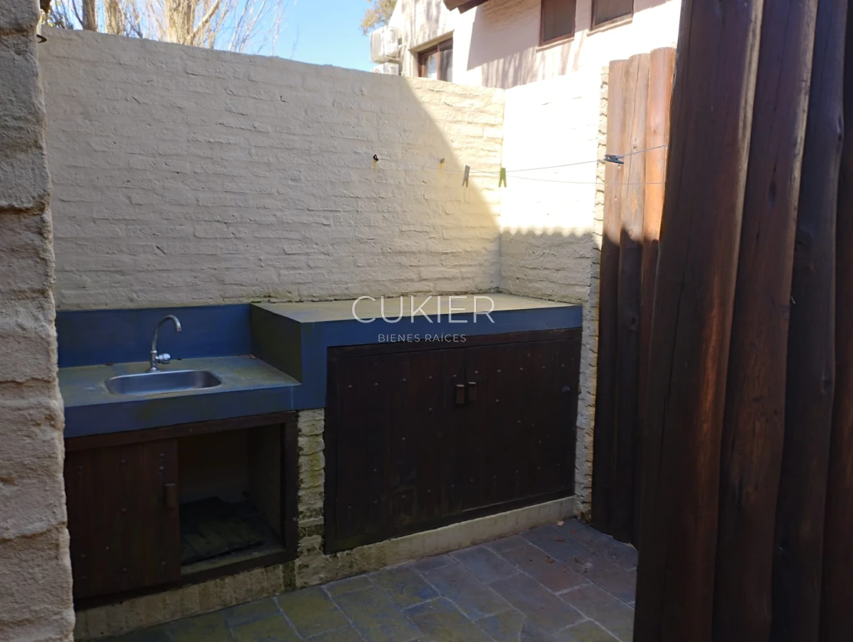 Casa ID.2615 - Alquiler anual de casa 2 dormitorios en barrio privado Pinares 