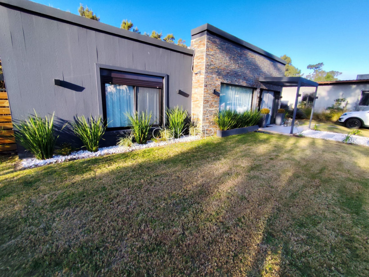 Casa ID.5257 - Venta de casa 4 dormitorios en La residence barrio privado Punta del este 