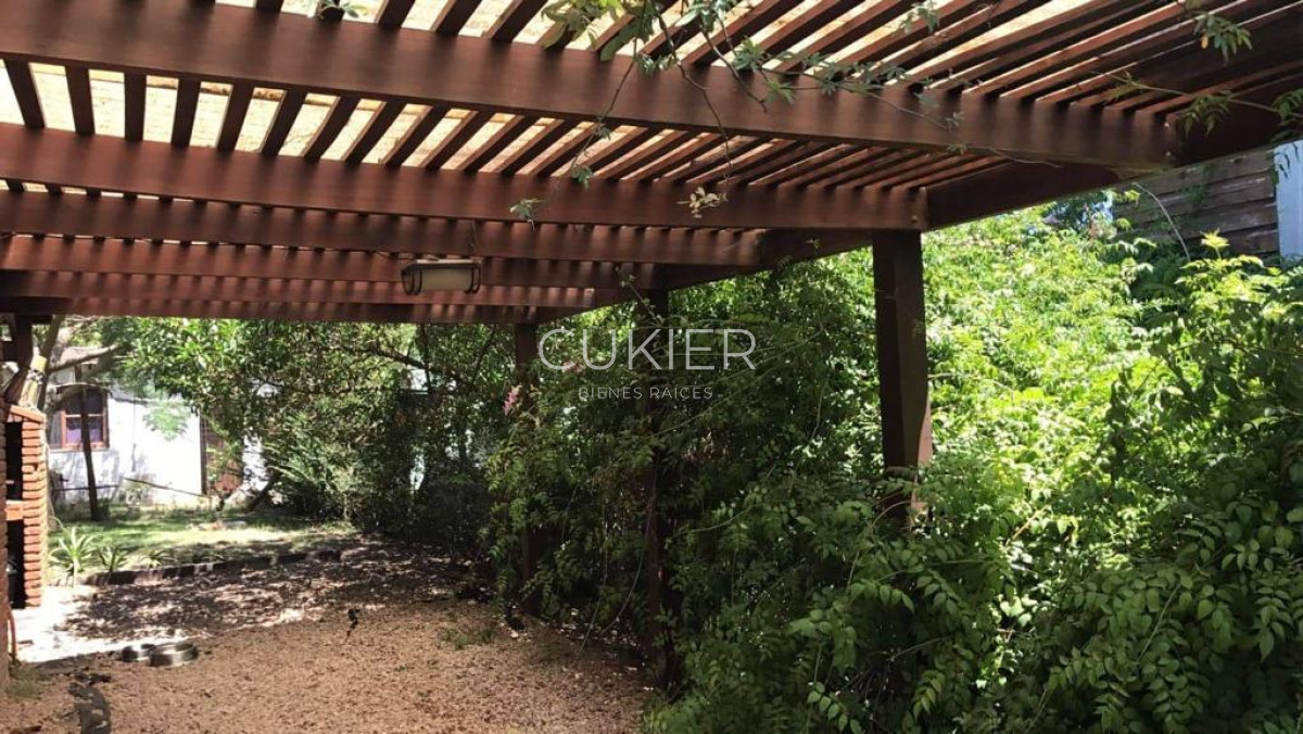 Casa ID.2719 - Casa en Pinares 2 dormitorios con piscina climatizada en alquiler de temporada