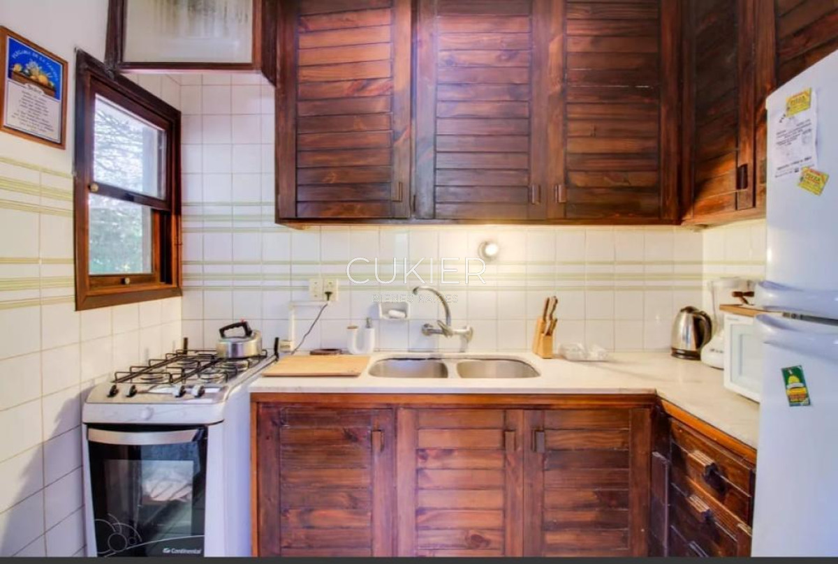 Casa ID.1138 - Venta de casa en Pinares de 2 dormitorios y dependencia con piscina 