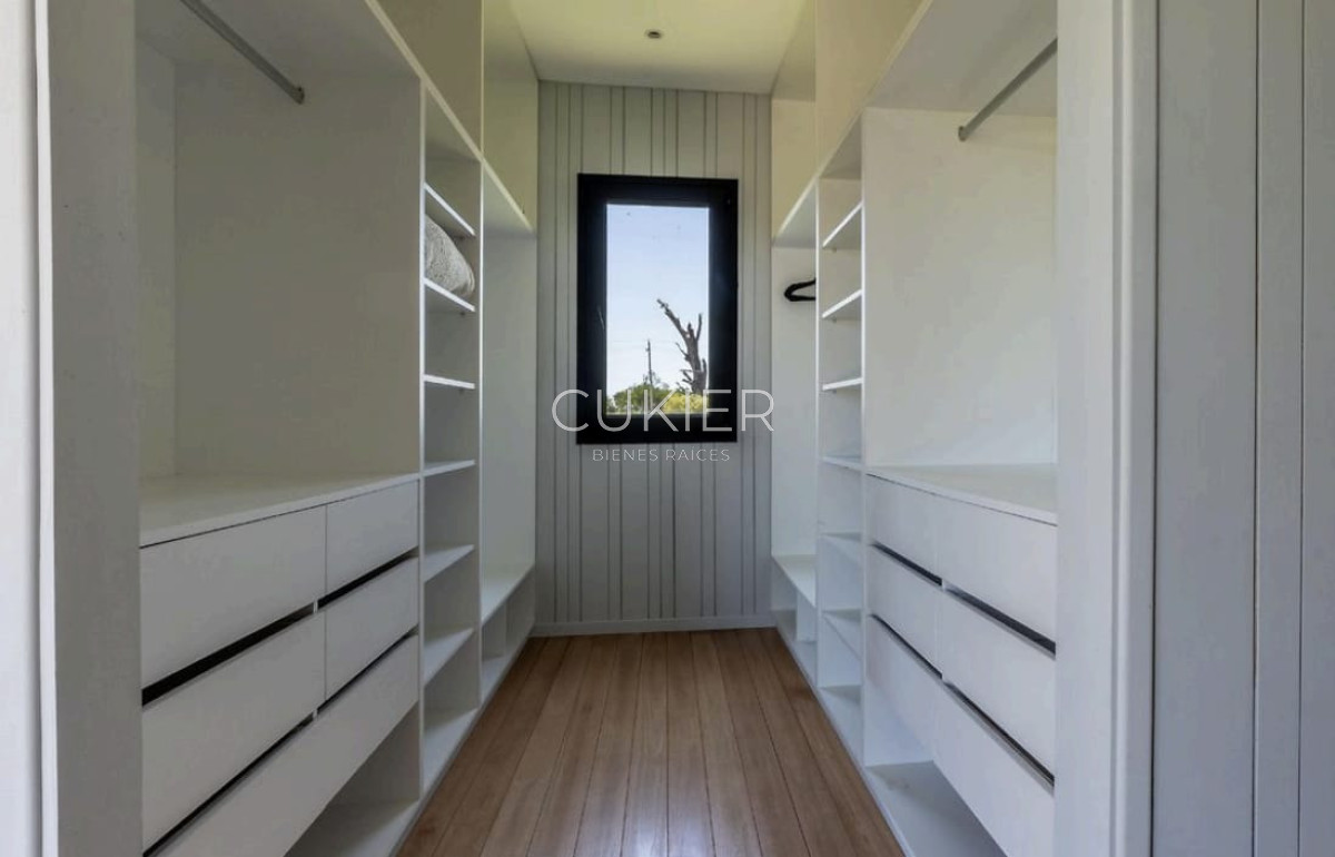 Casa ID.5393 - Alquiler anual e invernal de casa 5 dormitorios con pisicna en Barrio privado Puerto Quetzal