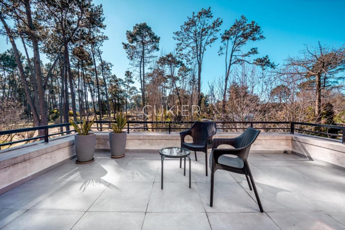 Casa ID.3856 - Alquiler anual de hermosa casa 3 dormitorios en barrio privado con servicios 