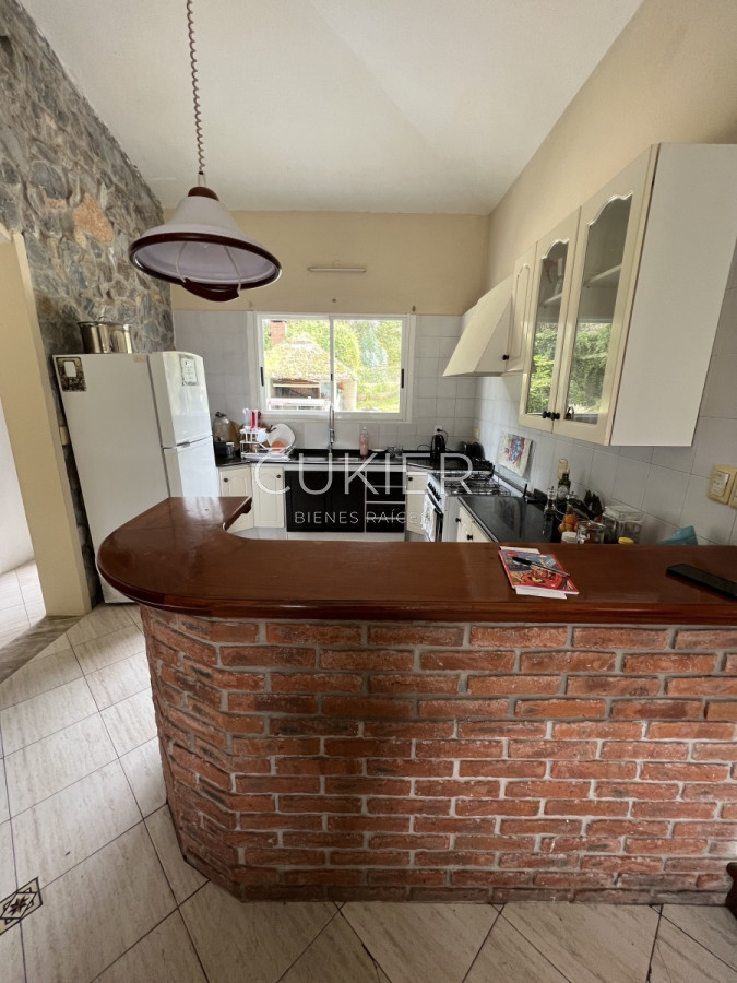 Casa ID.498 - Alquiler anual de casa 4 dormitorios con piscina en Pinares Punta del este 