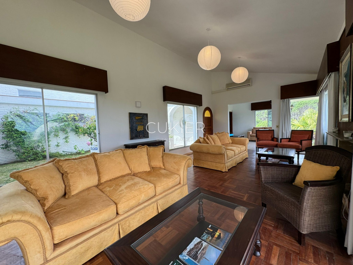 Casa ID.3782 - Alquiler anual casa de 5 habitaciones en Piedras Del Chileno