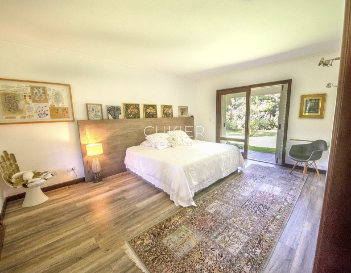 Casa ID.4220 - Venta y alquiler temporada y anual de espectacular casa de 4 dormitorios en San Rafael a 300 m del mar