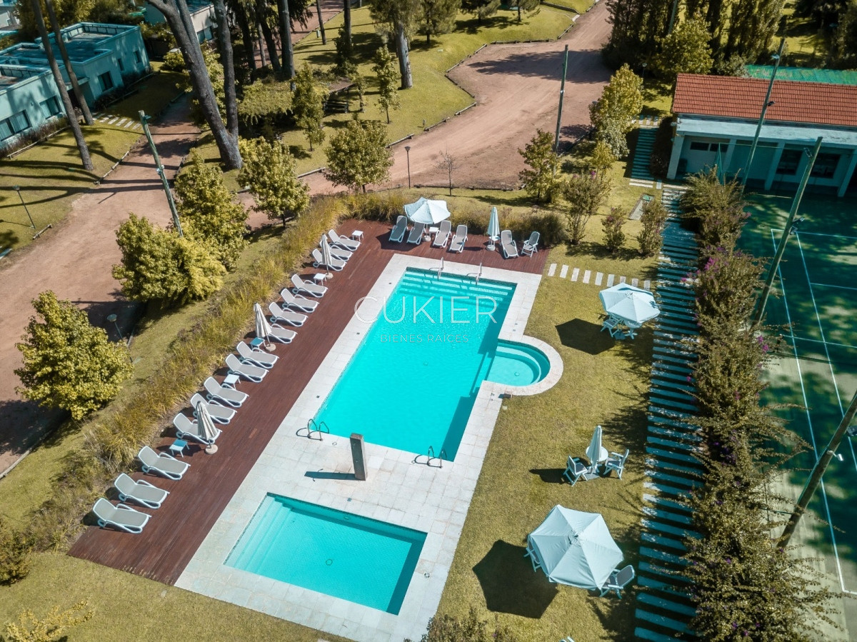 Casa ID.3856 - Alquiler anual de hermosa casa 3 dormitorios en barrio privado con servicios 