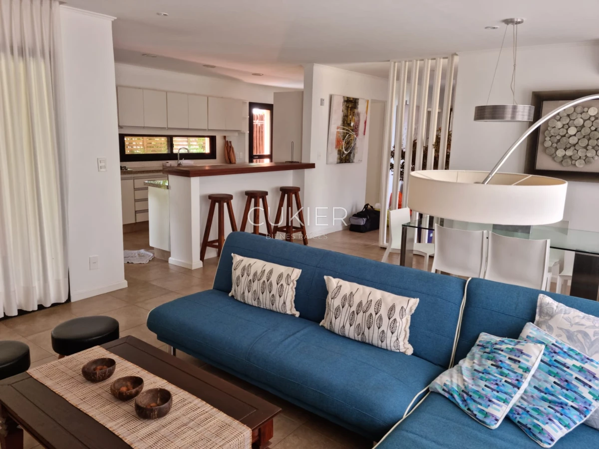 Casa ID.1760 - Venta y alquiler anual de hermosa casa 2 dormitorios en barrio privado Pinares