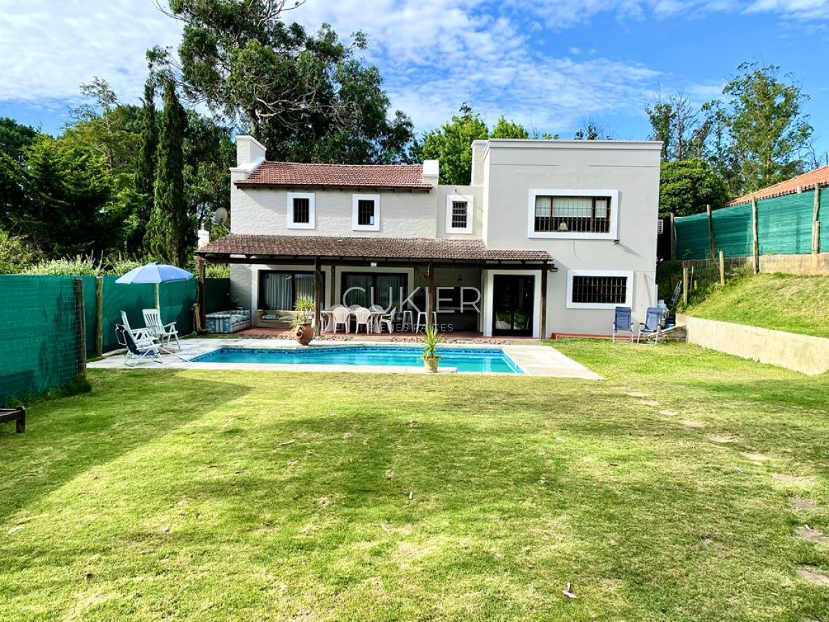 Casa ID.2422 - Alquiler anual y temporada de casa 4 dormitorios con piscina en Marly Punta del Este