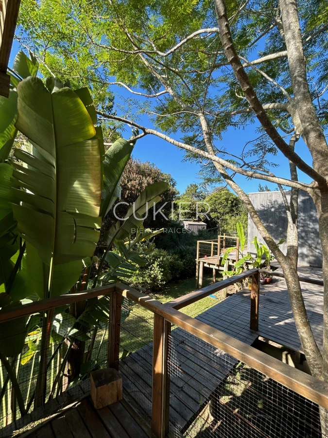 Casa ID.4313 - SE ALQUILA CASA EN EL TESORO DE 3 DORMITORIOS, 3 BAÑOS RODEADA DE VERDES